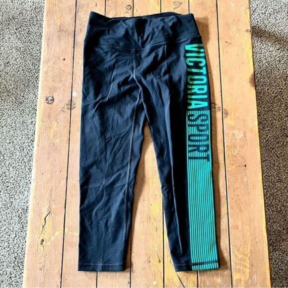 VSX Sport Knockout by Victoria’s Secret Capri Leggings - Picture 1 of 4